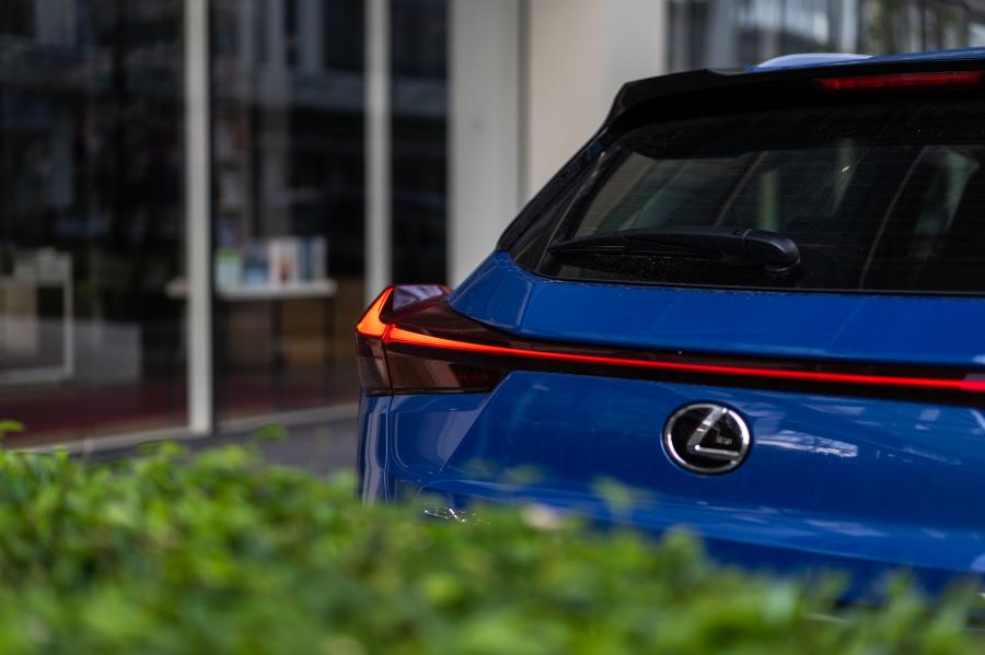 Детали экстерьера Lexus UX200 2019 года  (MY) (фото 27 из 35)